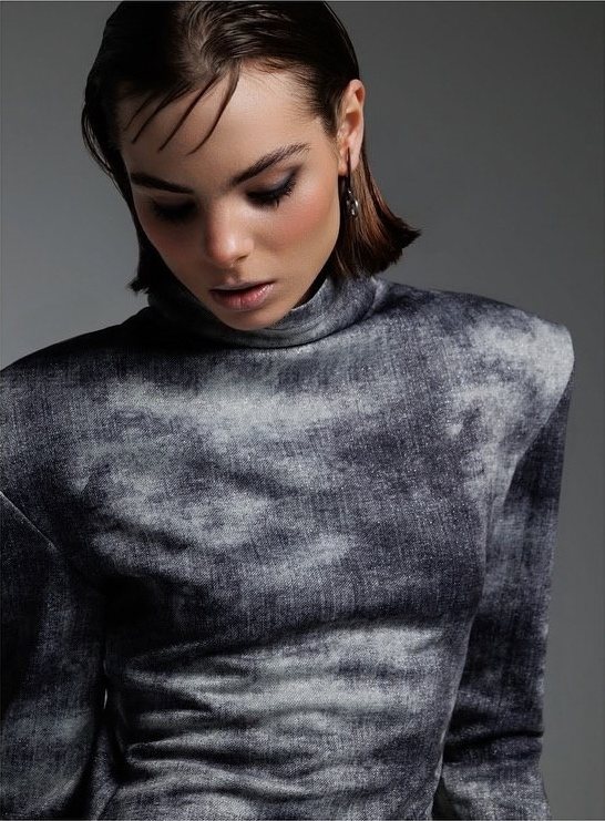 Chicle Mag beauty detail with warm shadow and textured strands