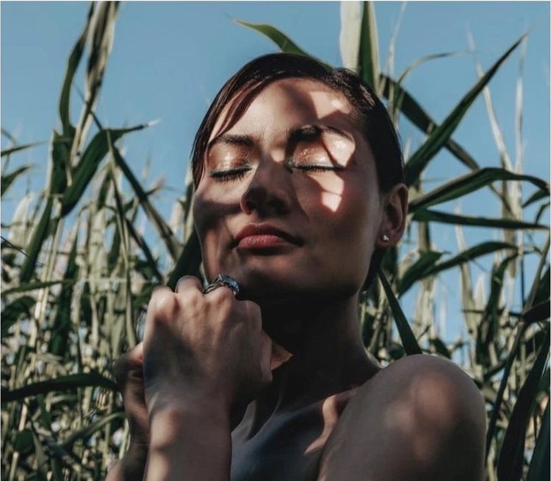 PUMP Magazine “Tinker Bell”: sunlit skin and a clean natural look